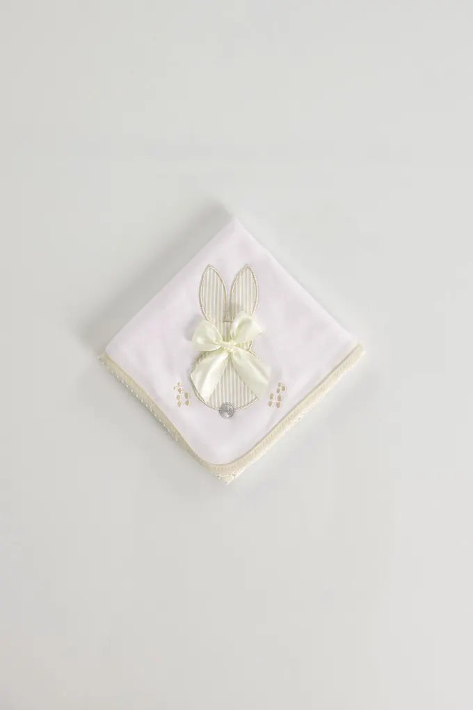 Fralda bordada com coelho