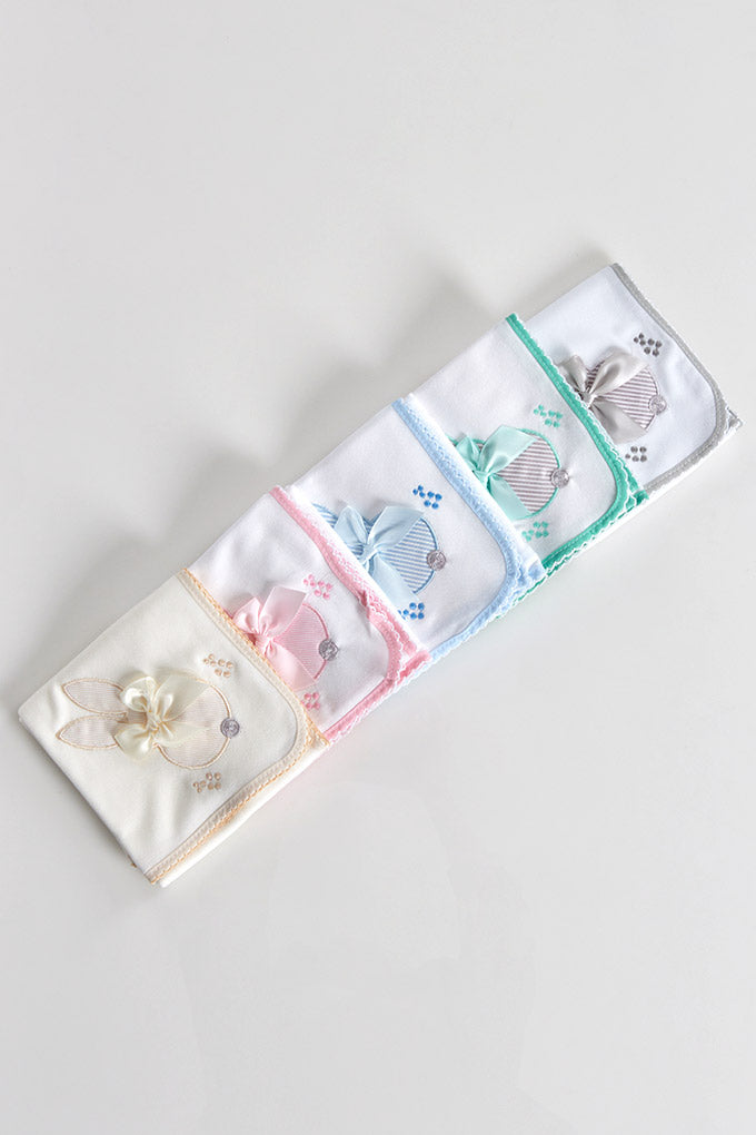 Fralda bordada com coelho