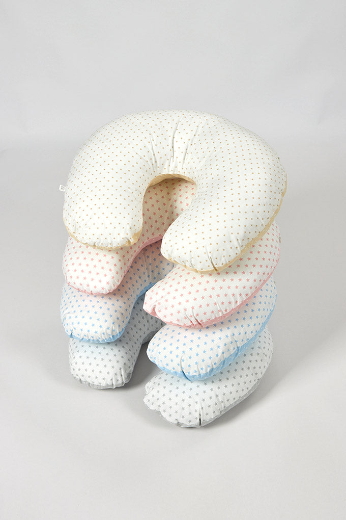 Almofada amamentação estampada com estrelas